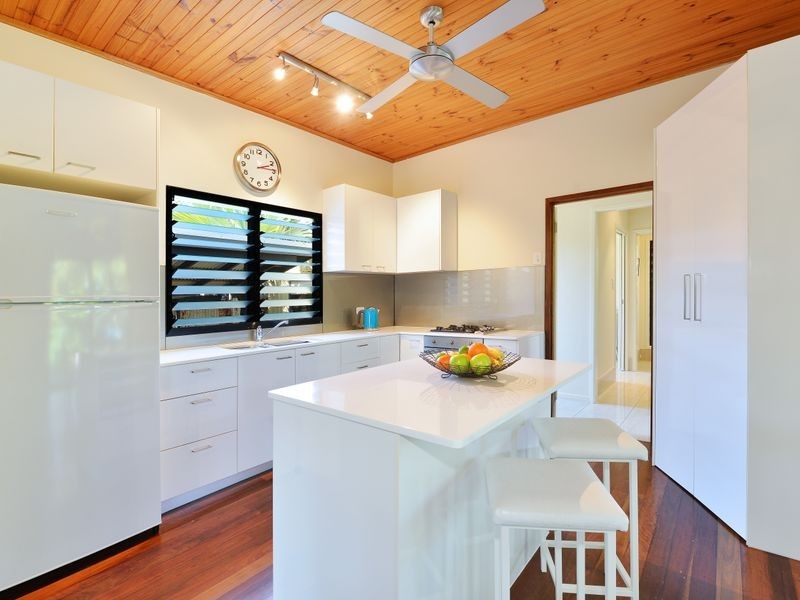 27 Prior Street, Machans Beach QLD 4878