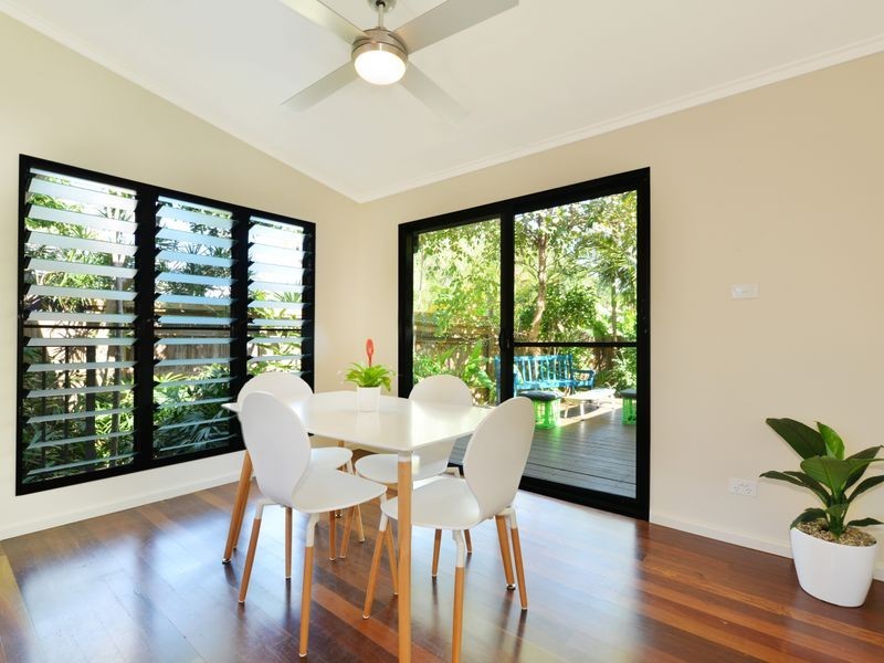 27 Prior Street, Machans Beach QLD 4878