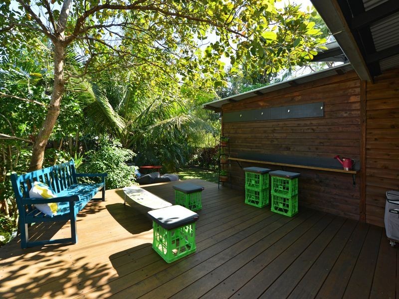 27 Prior Street, Machans Beach QLD 4878