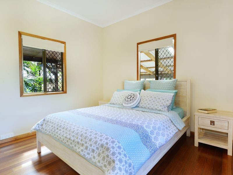27 Prior Street, Machans Beach QLD 4878