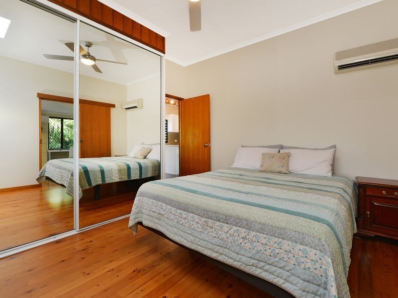 27 Prior Street, Machans Beach QLD 4878