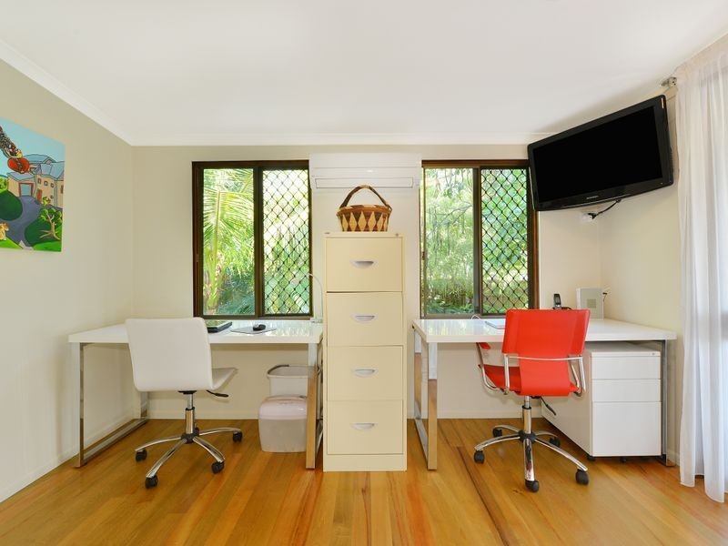 27 Prior Street, Machans Beach QLD 4878