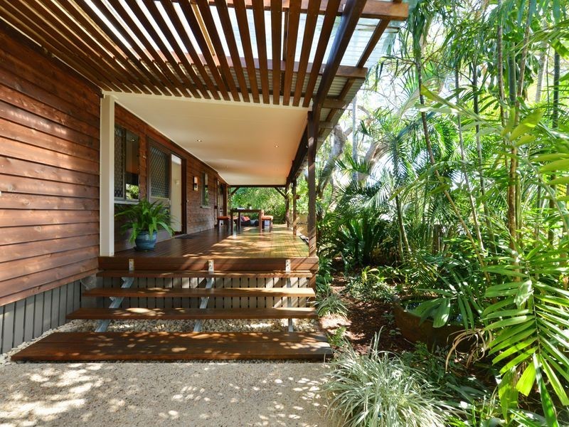 27 Prior Street, Machans Beach QLD 4878