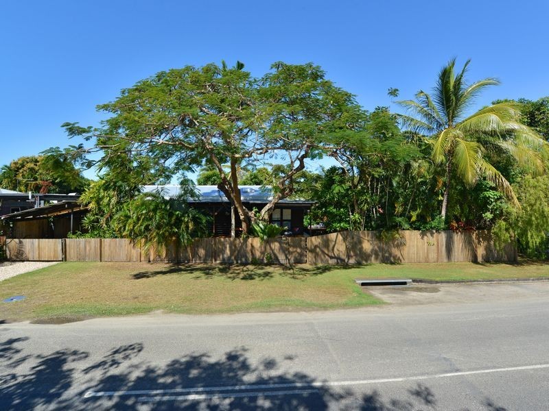 27 Prior Street, Machans Beach QLD 4878