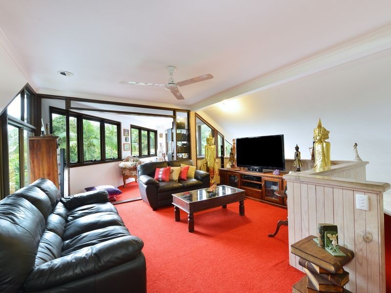 21 McHugh Crescent, Whitfield QLD 4870