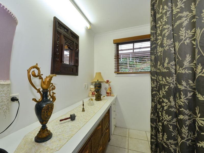 21 McHugh Crescent, Whitfield QLD 4870