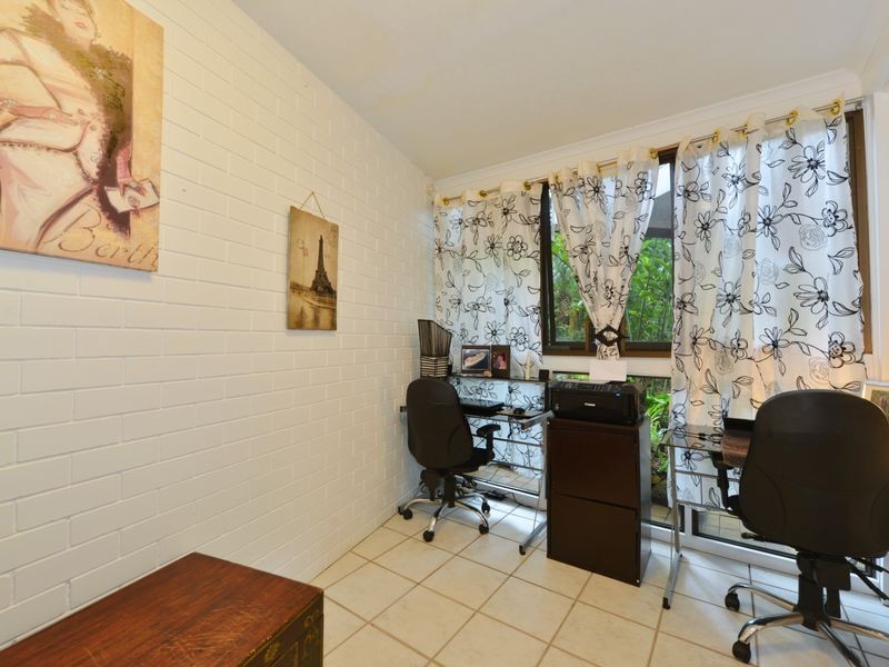 21 McHugh Crescent, Whitfield QLD 4870