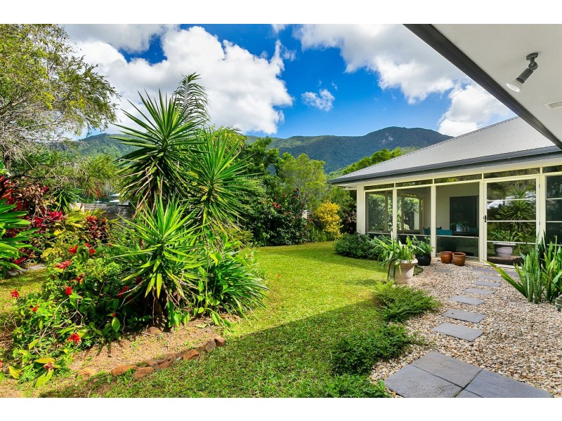 108 Springbrook Avenue, Redlynch QLD 4870