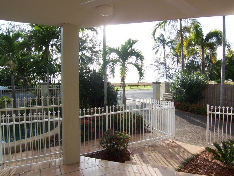 1/41 Sims Esplanade, Yorkeys Knob QLD 4878