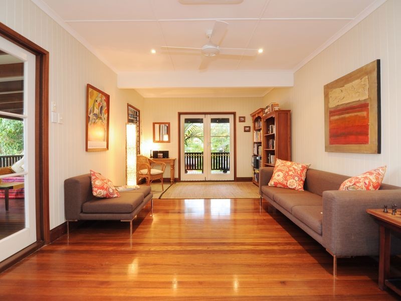 16 Avon Street, Stratford QLD 4870