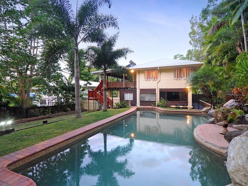 16 Avon Street, Stratford QLD 4870