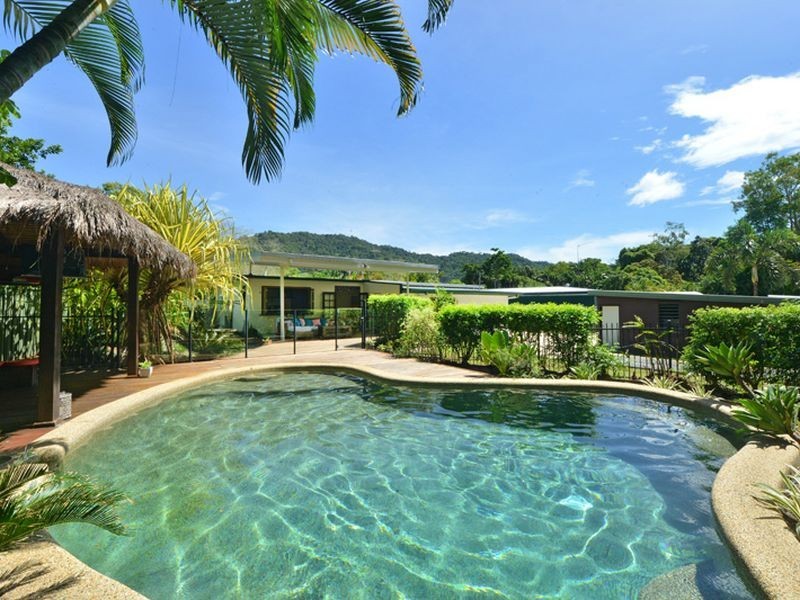 4 Byrnes Close, Whitfield QLD 4870