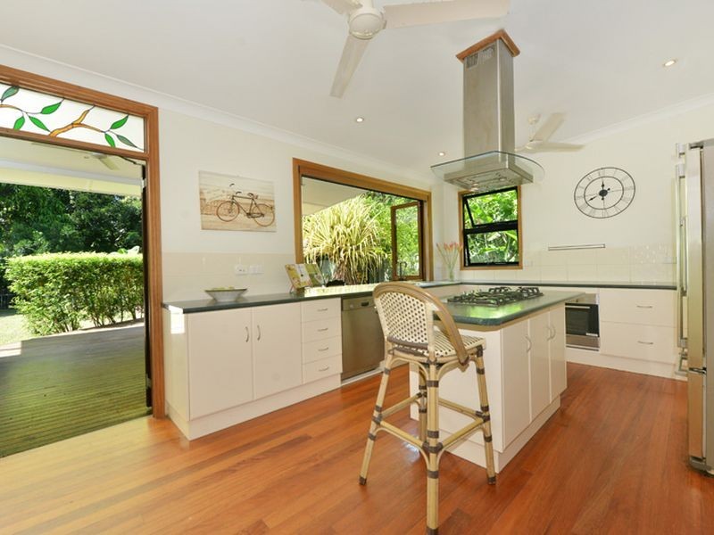 4 Byrnes Close, Whitfield QLD 4870