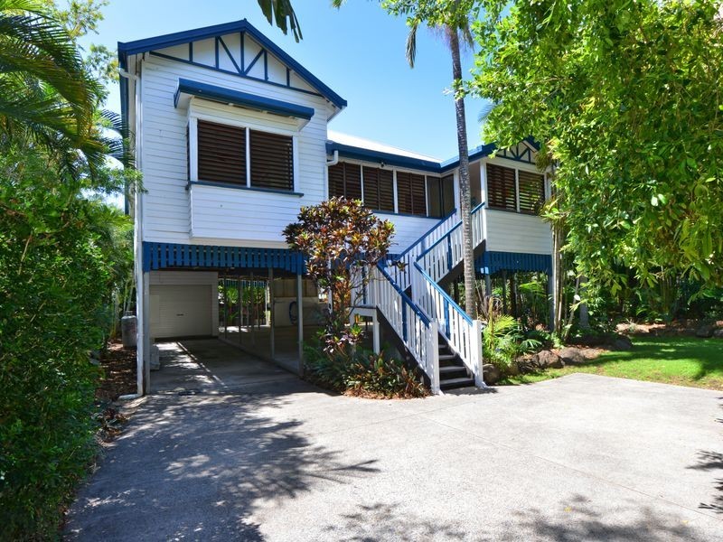 2/14 Holmes Street, Stratford QLD 4870