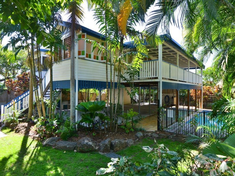 2/14 Holmes Street, Stratford QLD 4870