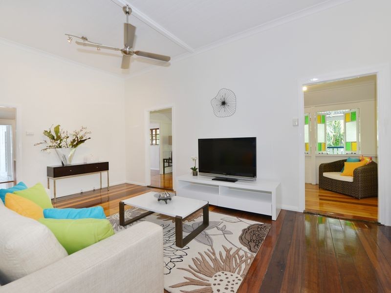 2/14 Holmes Street, Stratford QLD 4870