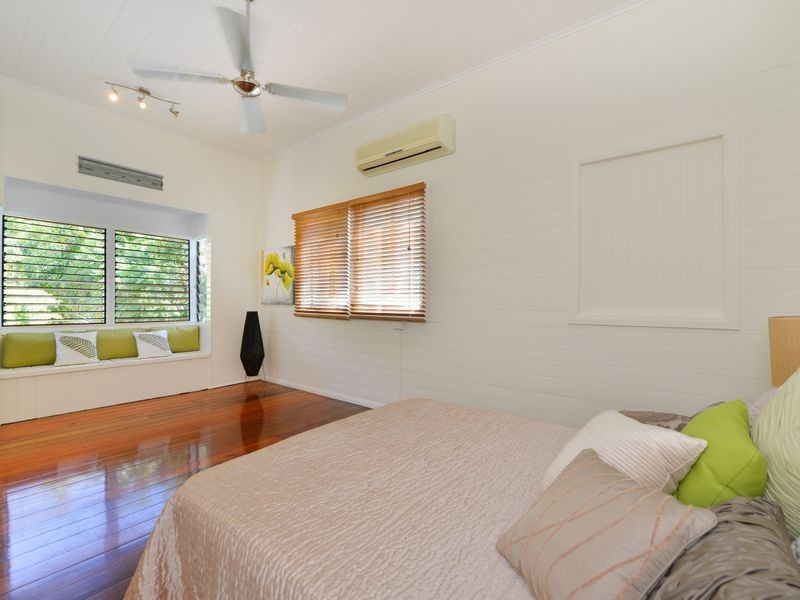 2/14 Holmes Street, Stratford QLD 4870