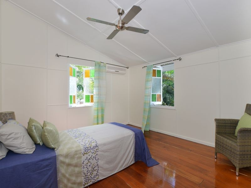 2/14 Holmes Street, Stratford QLD 4870