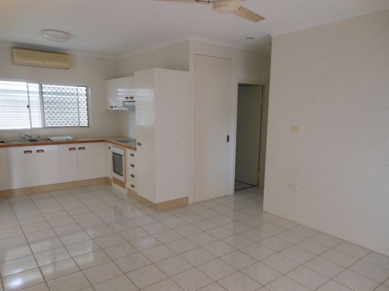 2/17 Ingham Court, Mooroobool QLD 4870