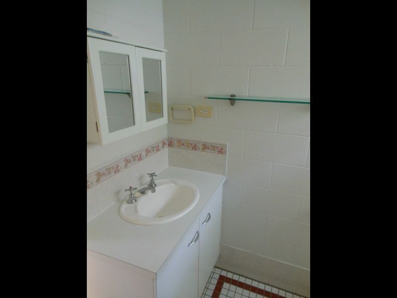 2/17 Ingham Court, Mooroobool QLD 4870