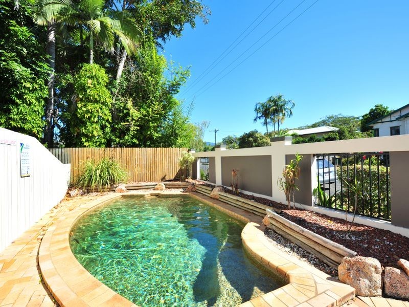 2/10 Hill Street, Manunda QLD 4870