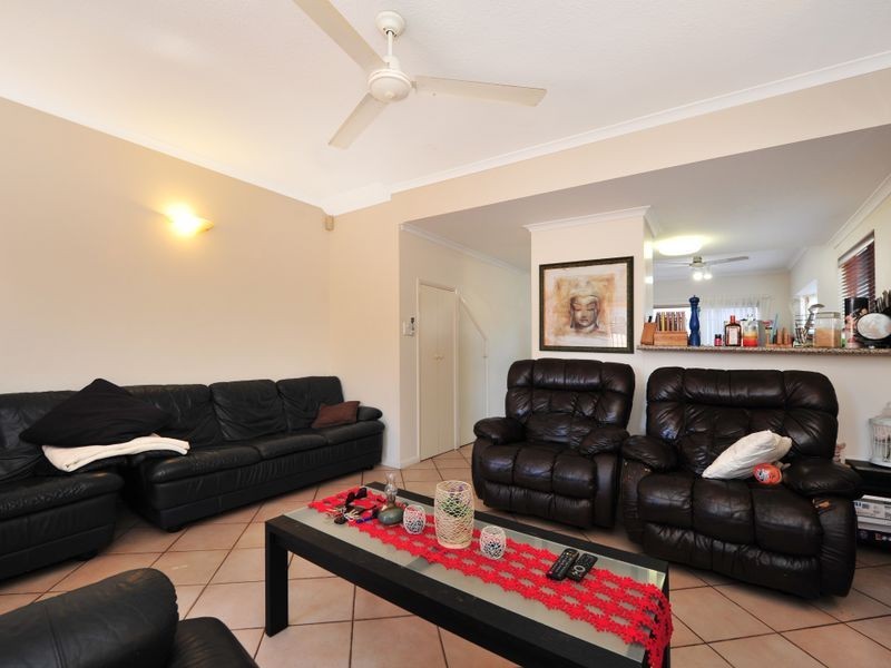 2/10 Hill Street, Manunda QLD 4870