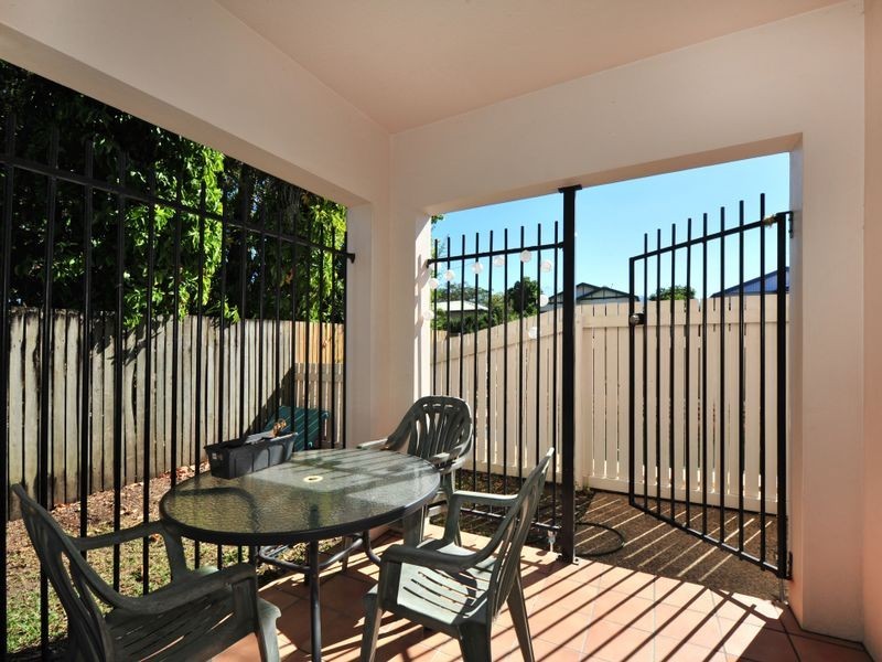 2/10 Hill Street, Manunda QLD 4870