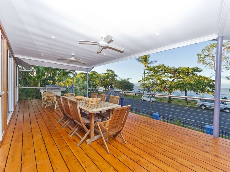 Holloways Beach QLD 4878