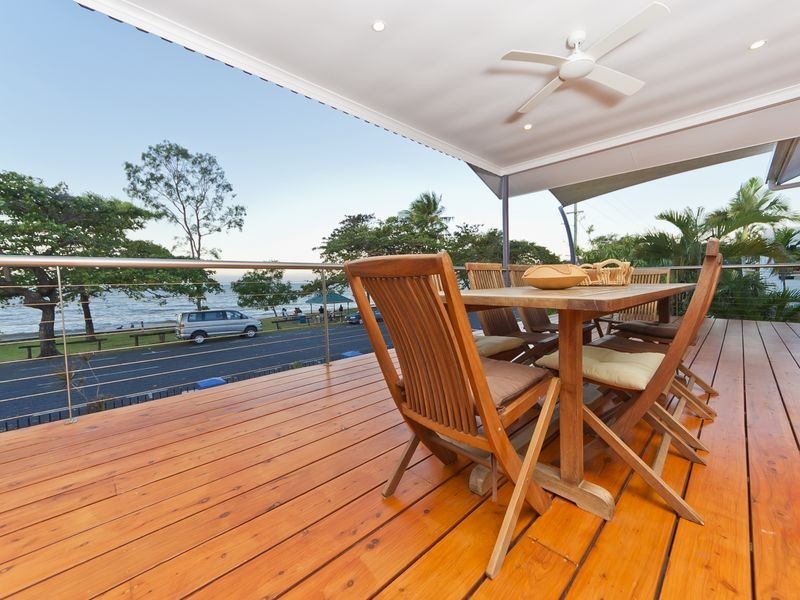 Holloways Beach QLD 4878