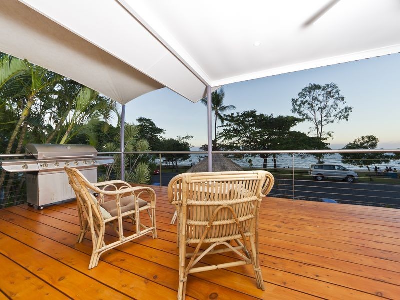 Holloways Beach QLD 4878