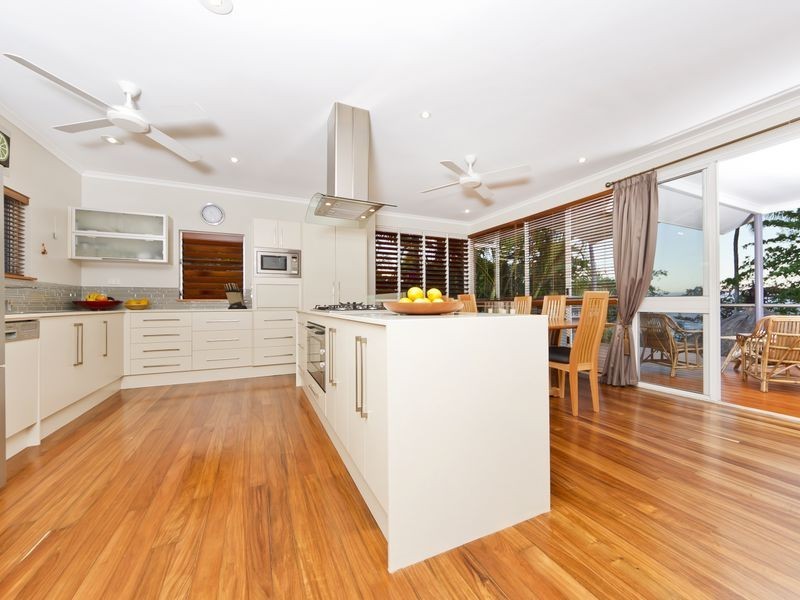 Holloways Beach QLD 4878