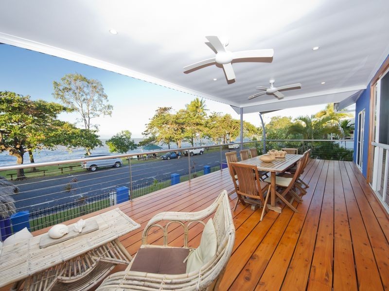 Holloways Beach QLD 4878