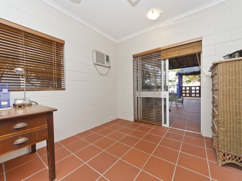 Holloways Beach QLD 4878