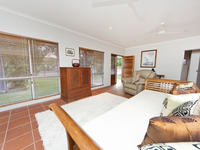 Holloways Beach QLD 4878