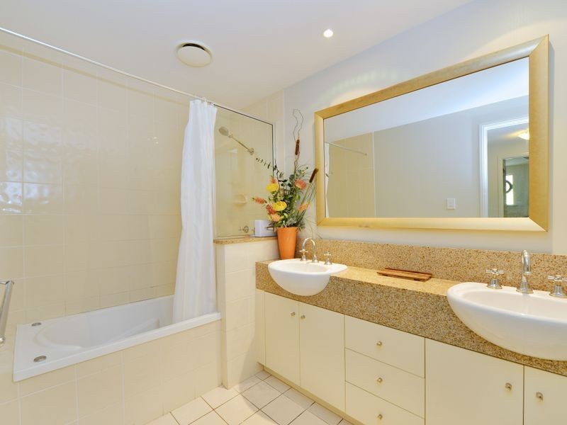 1124/2 Greenslopes Street, Cairns North QLD 4870