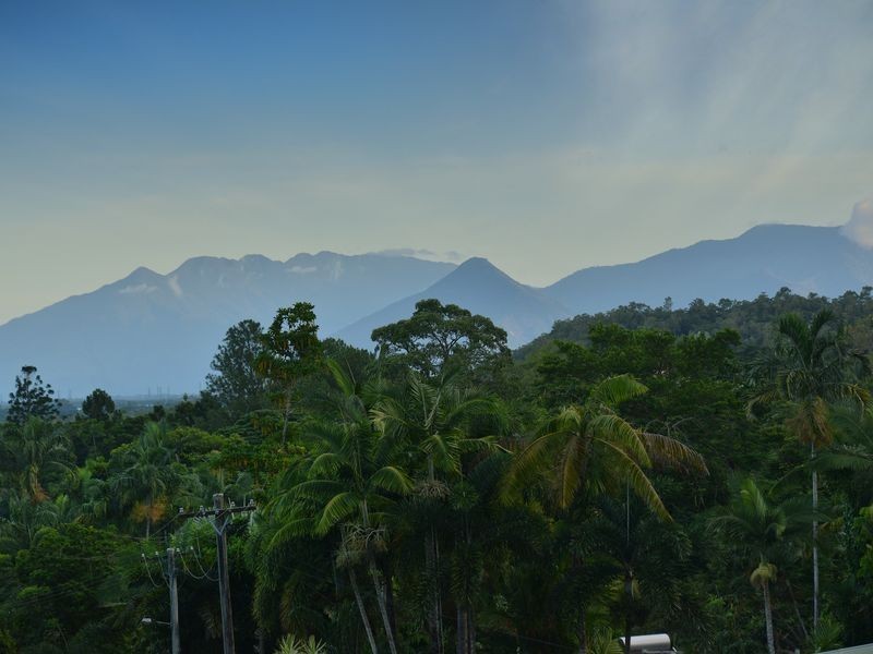 84 Hillview Crescent, Whitfield QLD 4870
