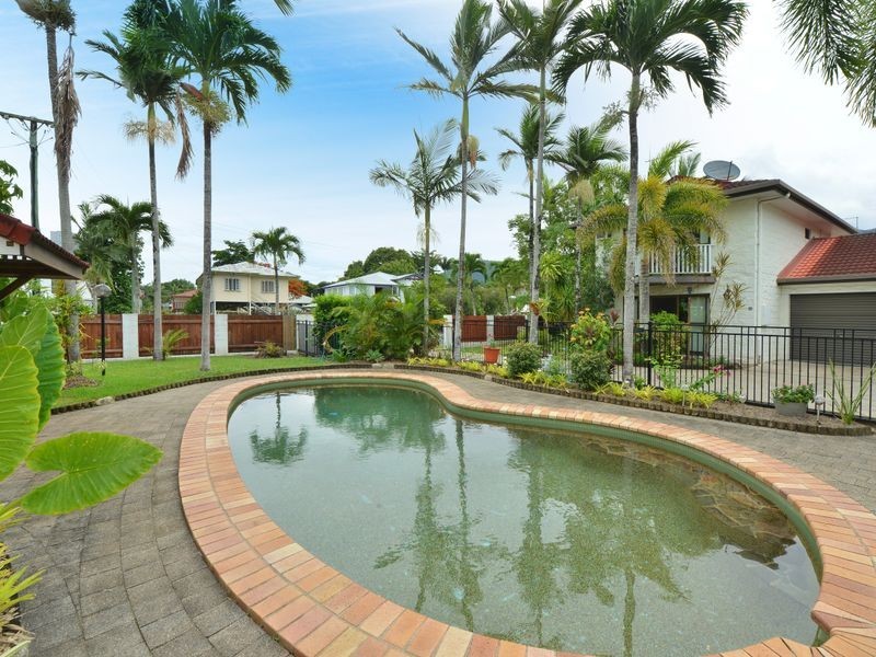 1/14 Rowe Street, Earlville QLD 4870