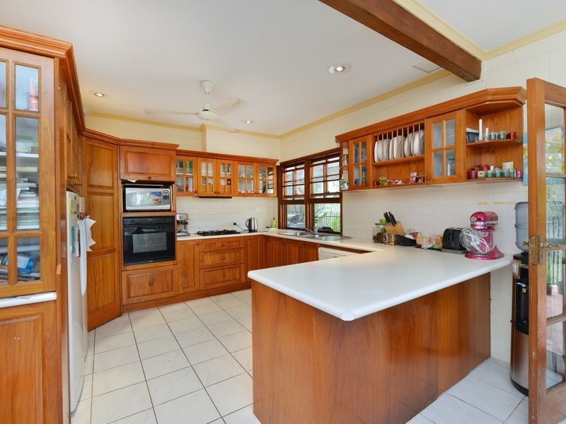 16 Park Street, Whitfield QLD 4870