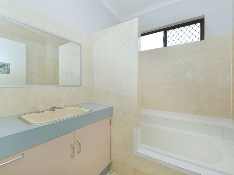 6 Keller Close, Whitfield QLD 4870