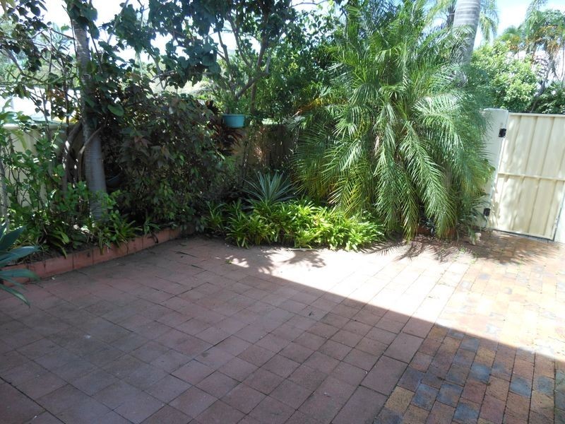 2/6 Palm Street, Holloways Beach QLD 4878