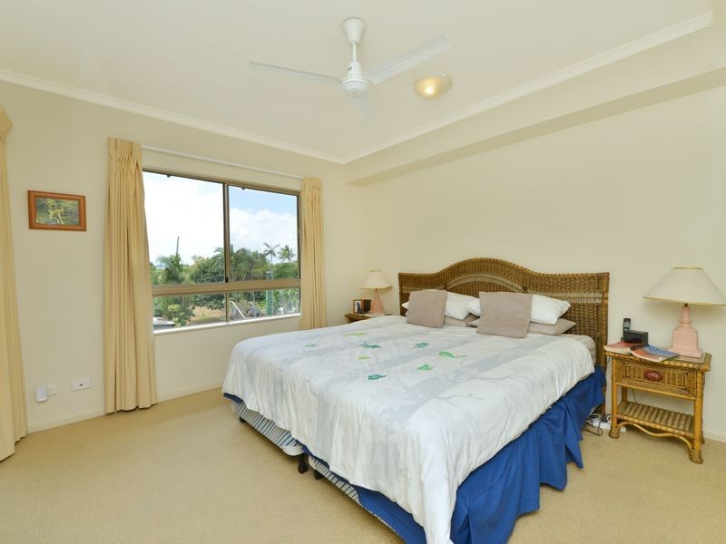 1757/2 Greenslopes Street, Cairns North QLD 4870