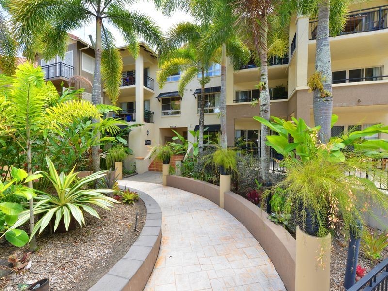 1757/2 Greenslopes Street, Cairns North QLD 4870