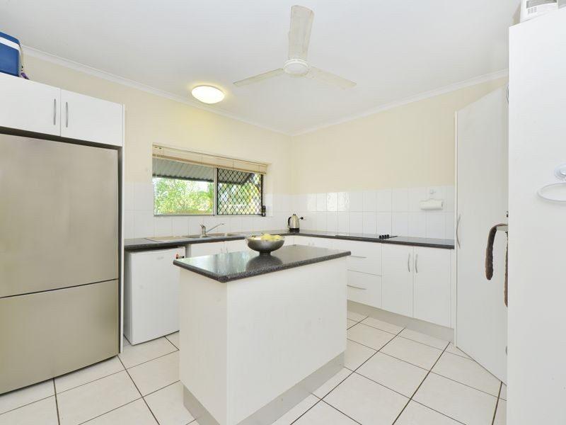 2/306 Pease Street, Edge Hill QLD 4870
