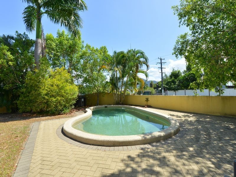 2/306 Pease Street, Edge Hill QLD 4870