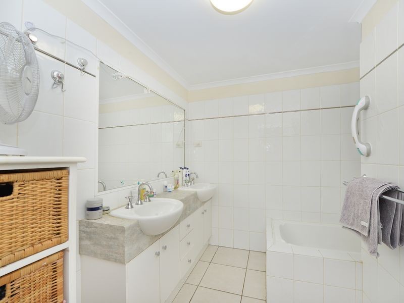 2/306 Pease Street, Edge Hill QLD 4870