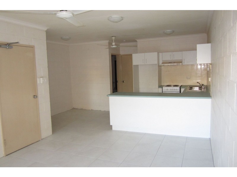 8/451 Severin Street, Manunda QLD 4870