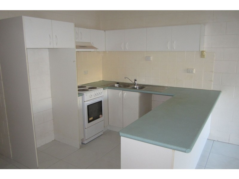 8/451 Severin Street, Manunda QLD 4870