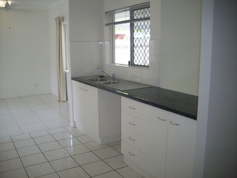 2 Jordan Close, Mooroobool QLD 4870
