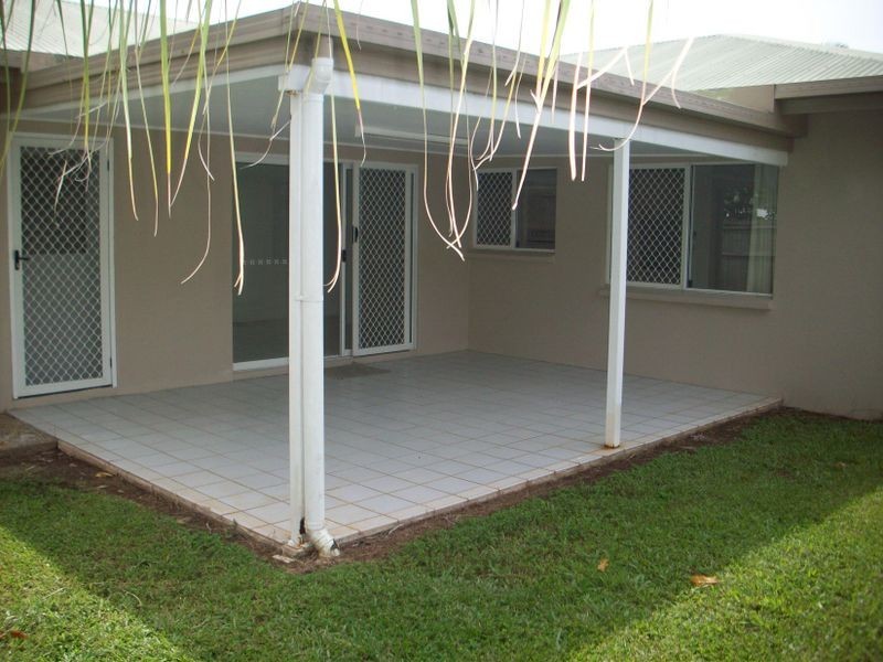 2 Jordan Close, Mooroobool QLD 4870
