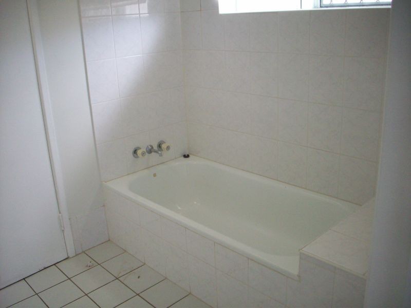 2 Jordan Close, Mooroobool QLD 4870